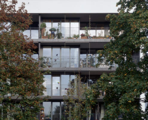 Ackermannbogen, bepflanzte Balkone